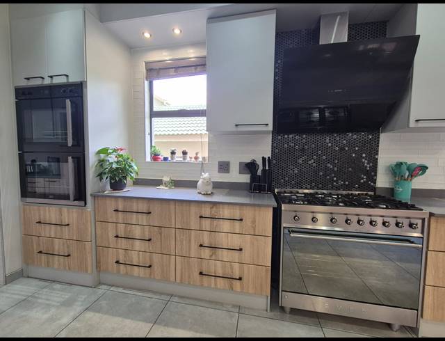 7 BEDROOM FREESTANDING FOR SALE IN WIGWAM